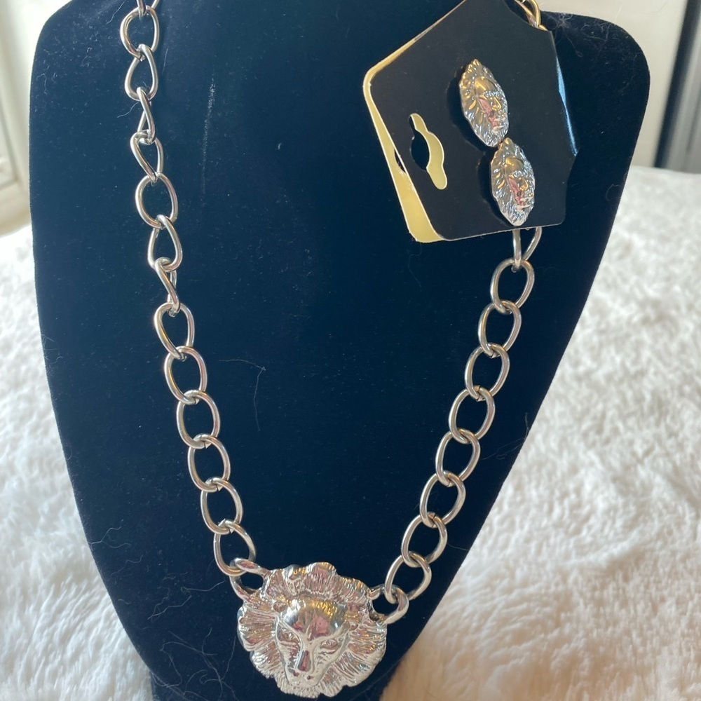 Retro Silver Tone Chunky  Lion Pendant Necklace and Earring Set